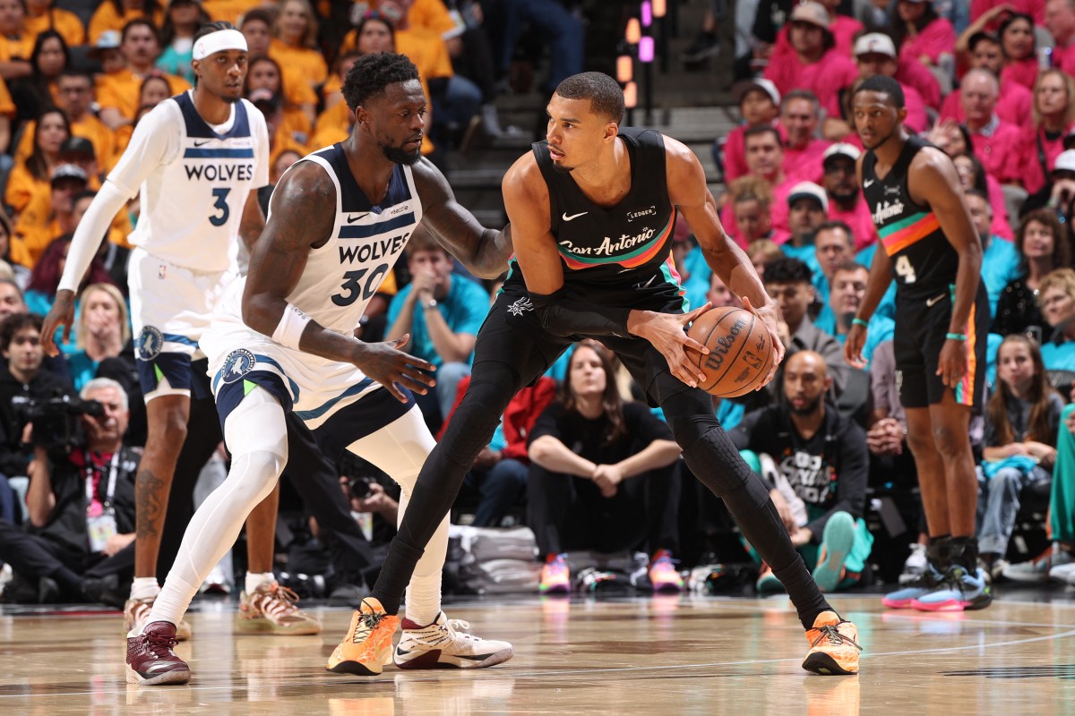 Wembanyama bate el récord de tapones en un partido de playoffs de NBA