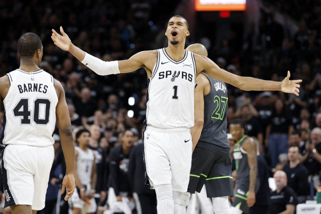 Spurs restauran el orden ante Timberwolves con una monumental paliza