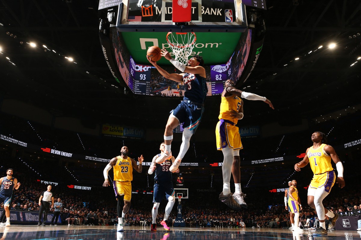 Thunder aguanta embate de Lakers en partido 300 de LeBron en playoffs