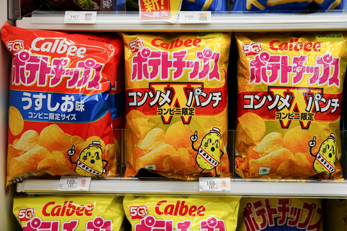 La guerra con Irán deja sin color a las bolsas de papas fritas en Japón
