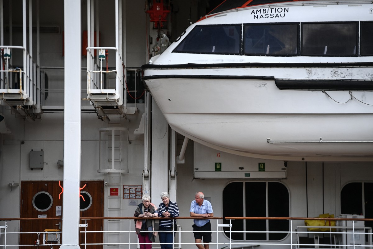 Confinan a 1.700 personas en un crucero en Francia tras la muerte de un pasajero
