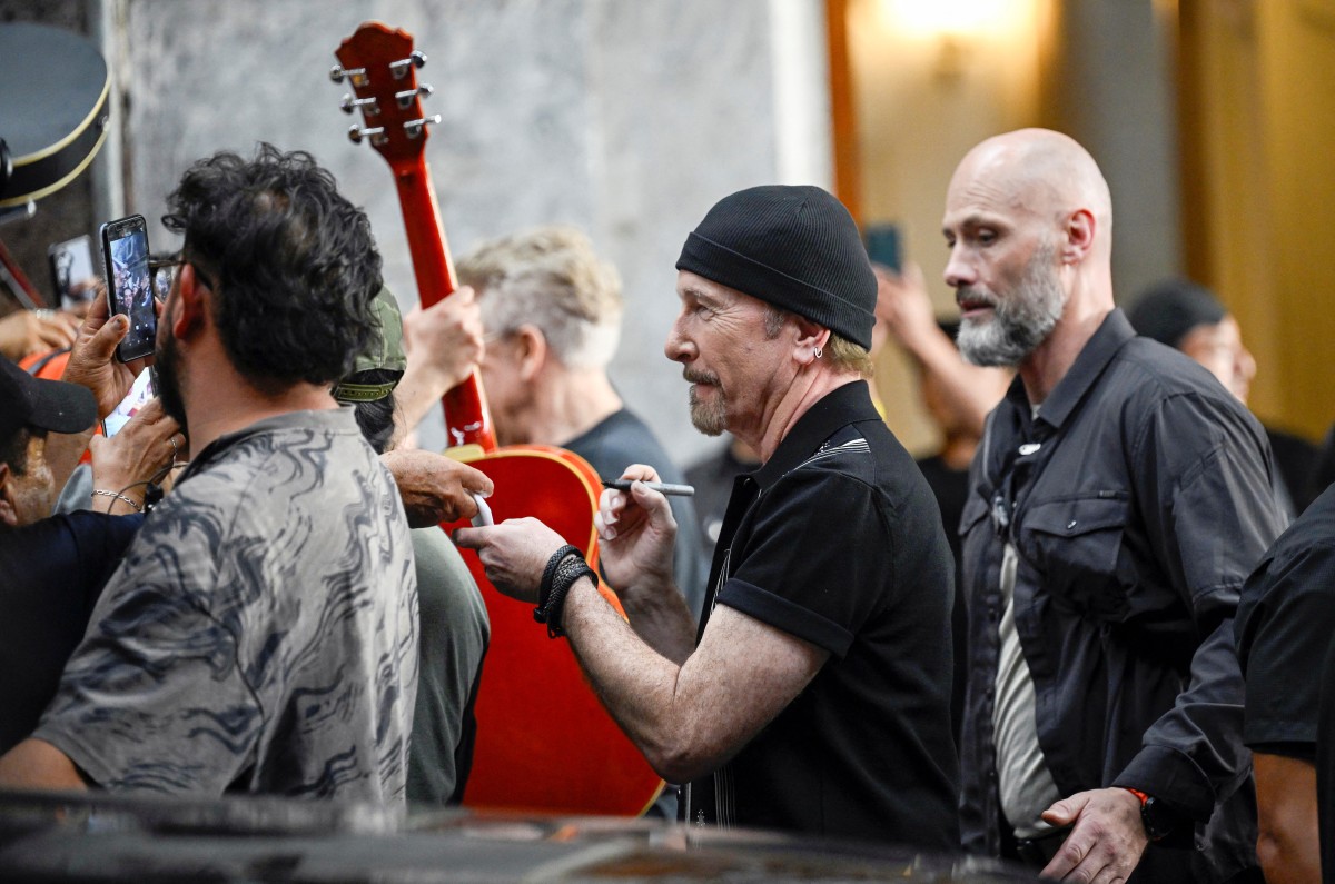 La banda U2 irrumpe de sorpresa en las calles de Ciudad de México