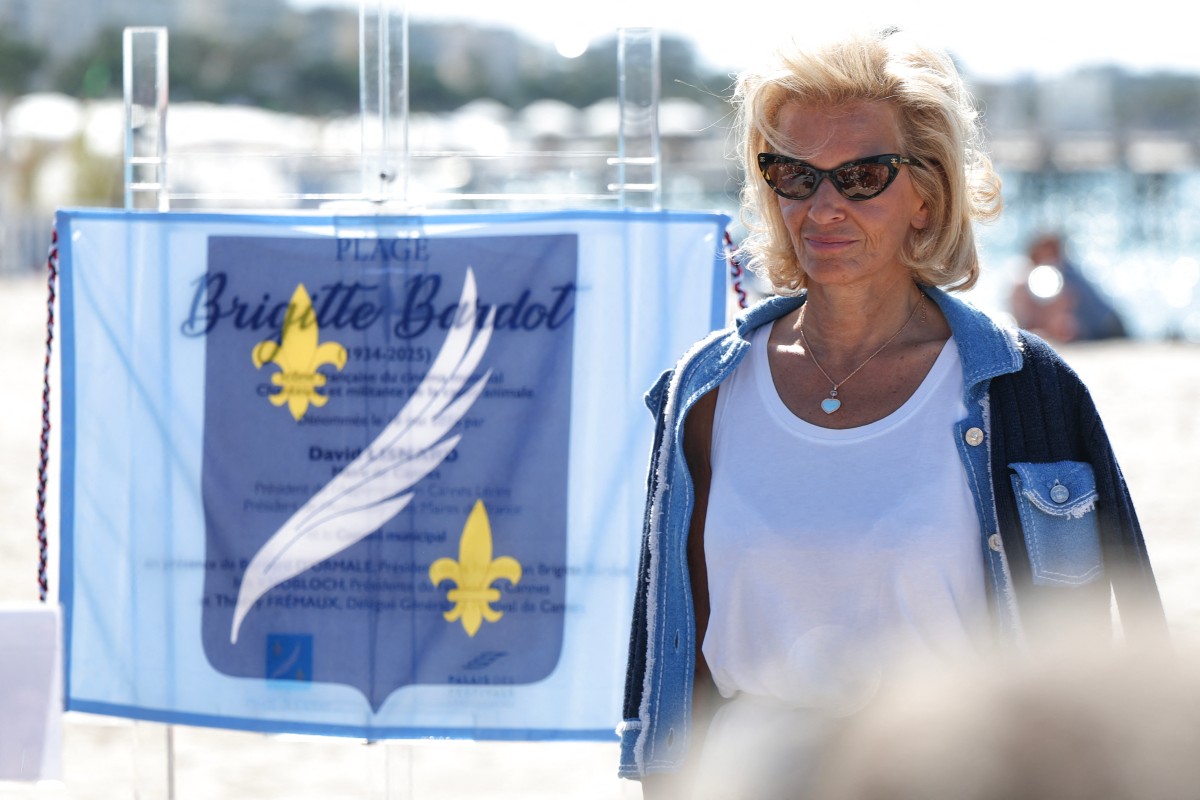 Cannes homenajea a Brigitte Bardot con una playa abierta a los perros