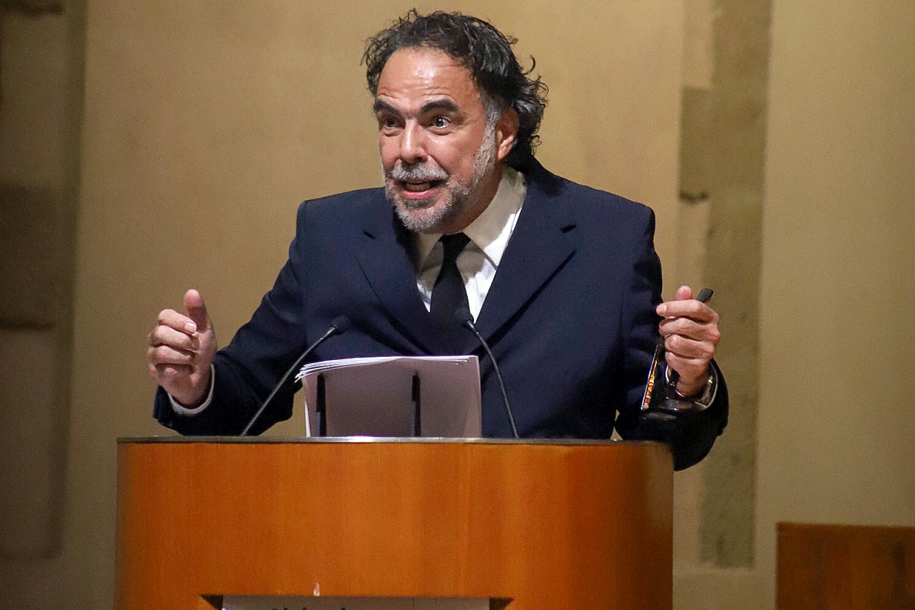 Cineasta González Iñárritu entra al colegio de la élite intelectual de México