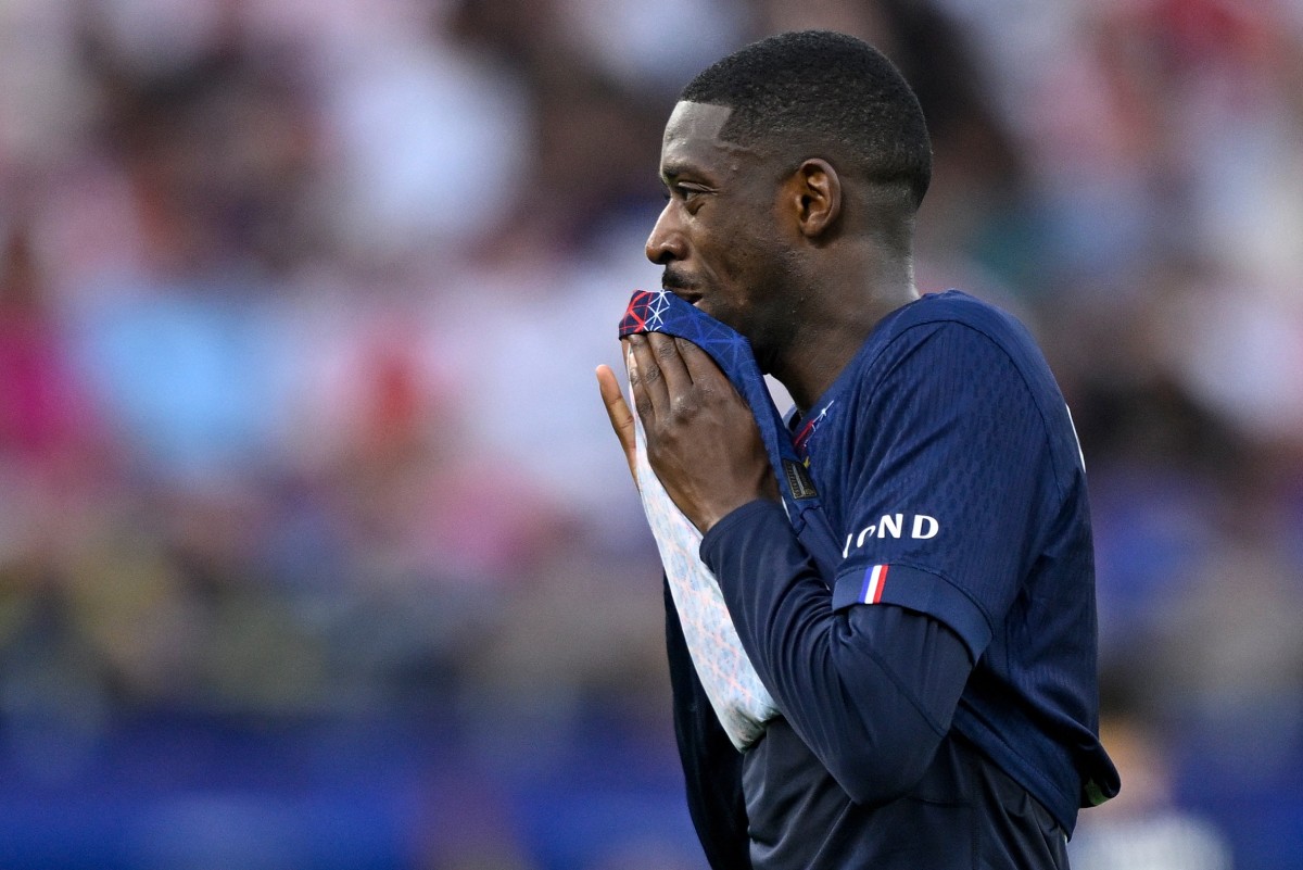 Dembélé es cambiado en la final de Champions tras problema físico