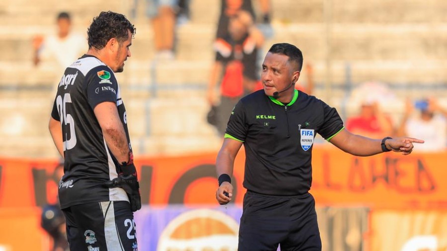 Fesfut respalda a Iván Barton