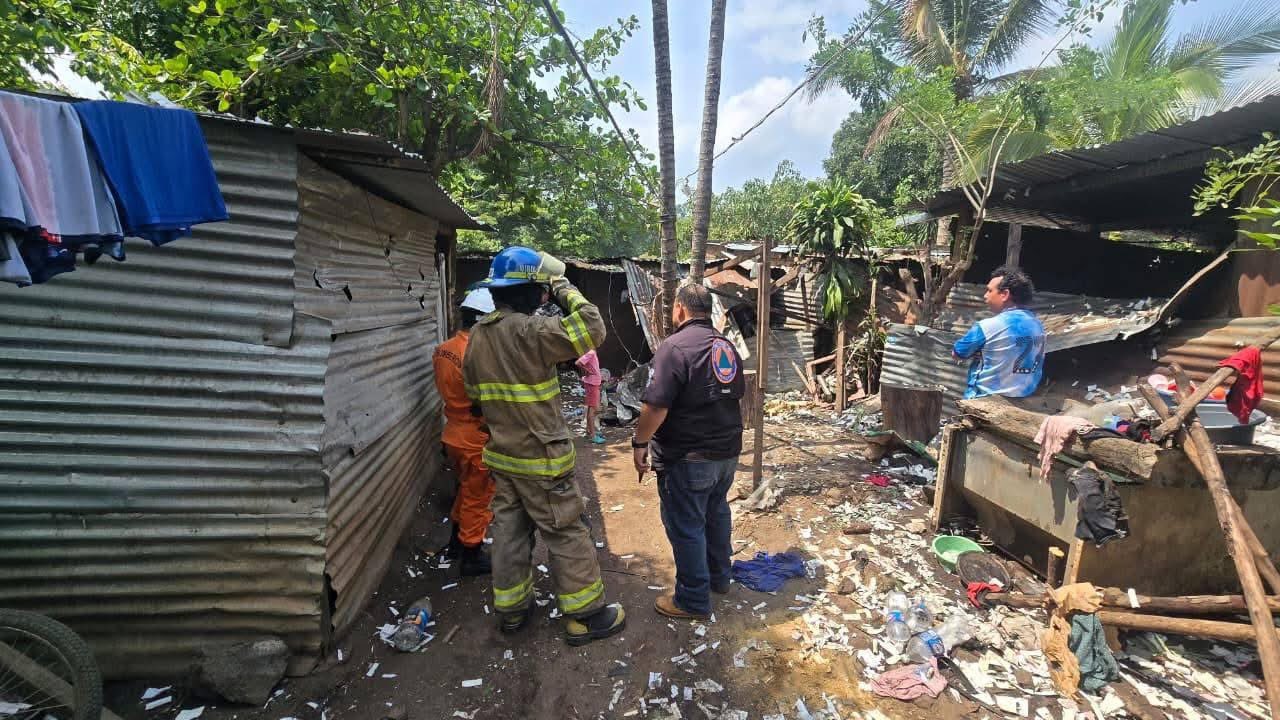 Menor de 14 años resultó con quemaduras al explotar cohetería clandestina en Santa Ana
