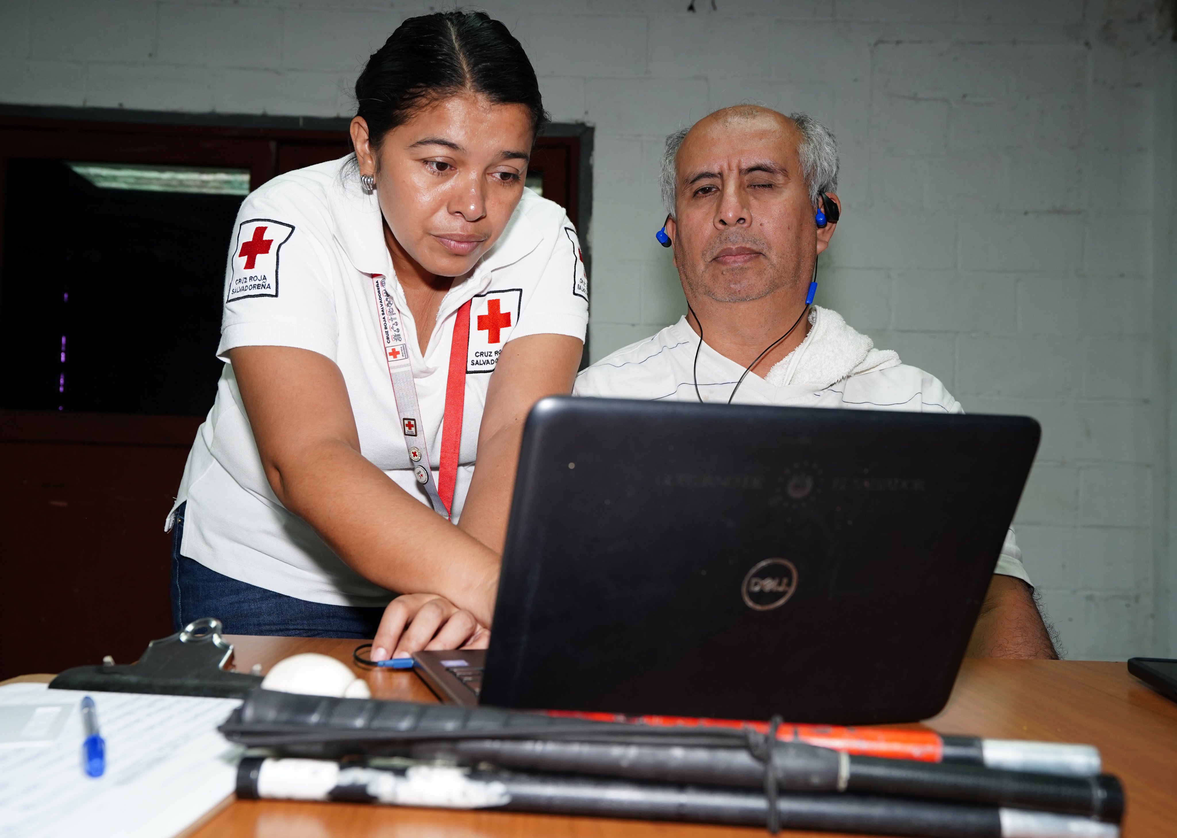 La CRS capacita a personas con discapacidad visual