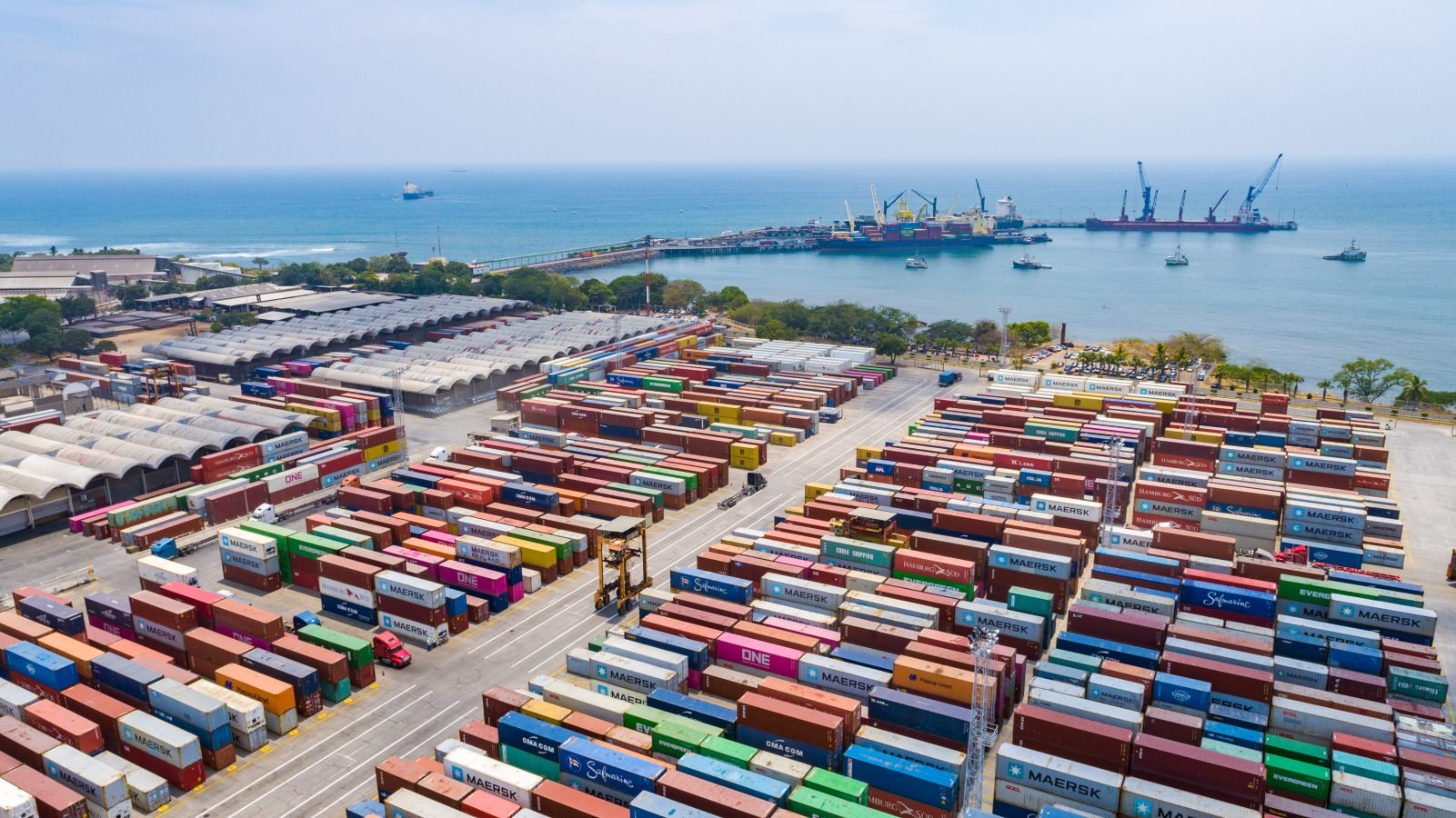 Las exportaciones salvadoreñas sumaron $2,247.8 millones hasta abril