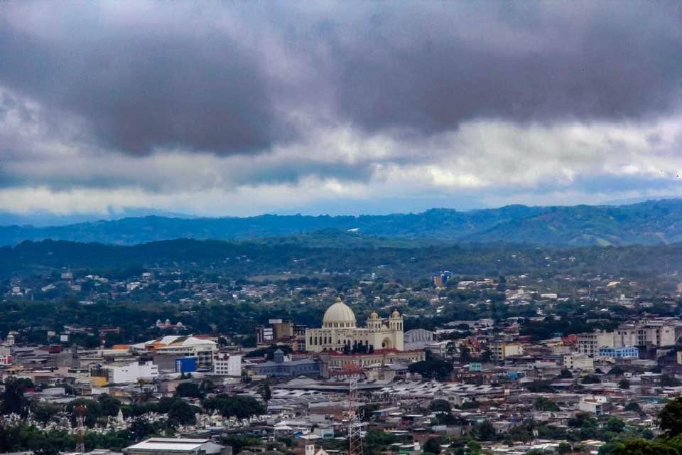 Inicio de semana con mucho calor y probabilidades de lluvias en El Salvador