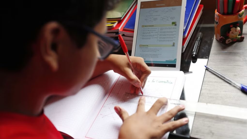 Gobierno reduce jornada escolar y permite clases virtuales en Honduras por la canícula