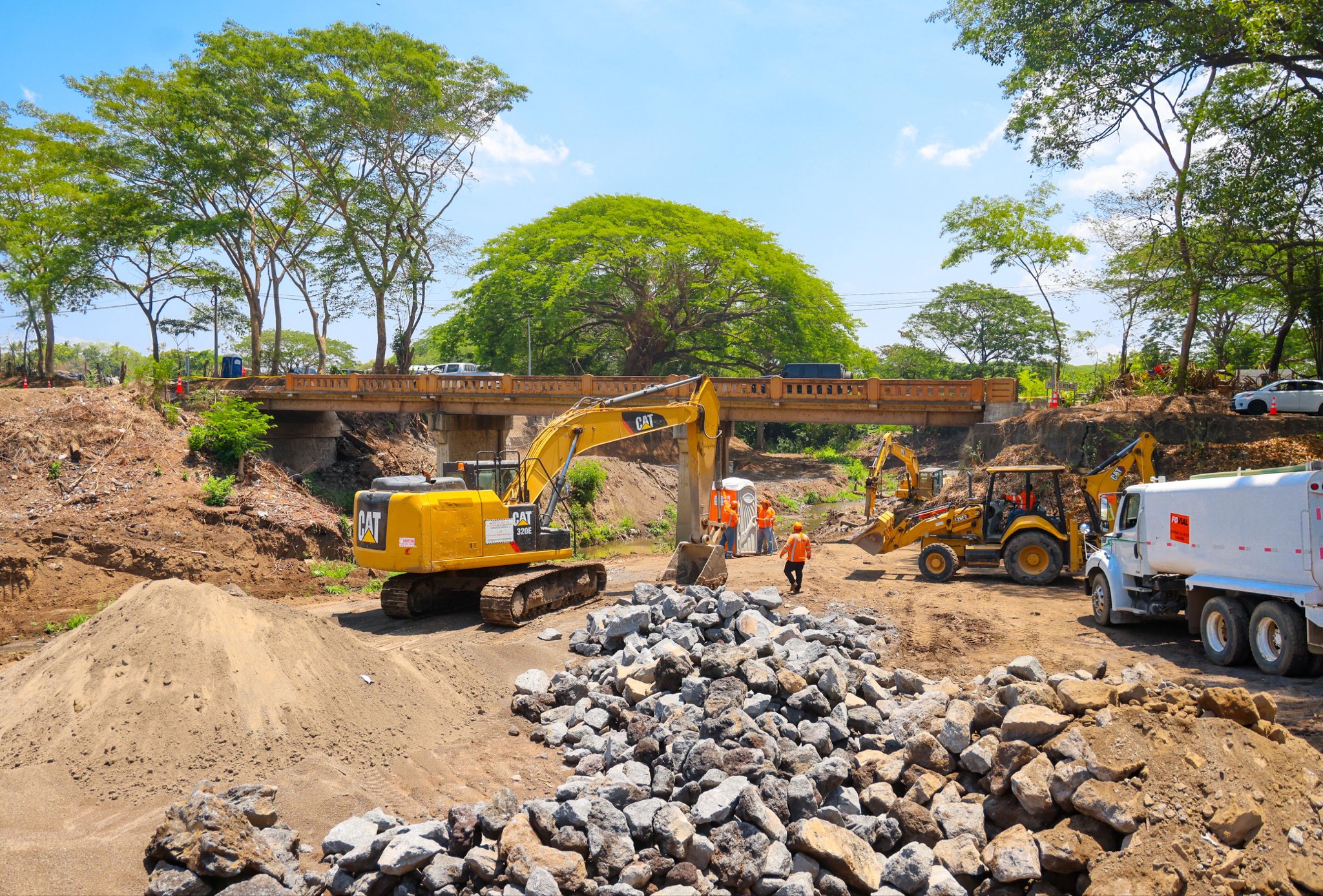 Avanzan obras de reconstrucción de tres puentes en San Miguel