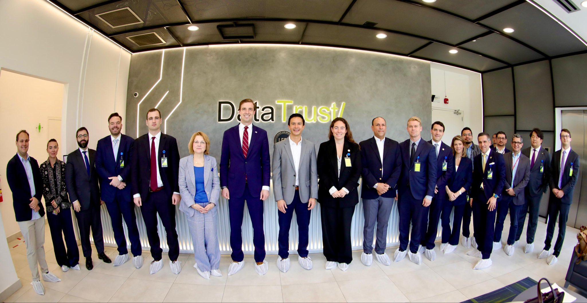 Delegación de EE. UU. visitó proyectos tecnológicos en El Salvador