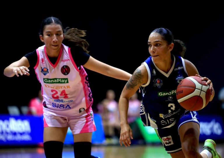Salvadoreñas pegó primero en el juego uno de la semifinal de la Liga Mayor de Baloncesto Femenino