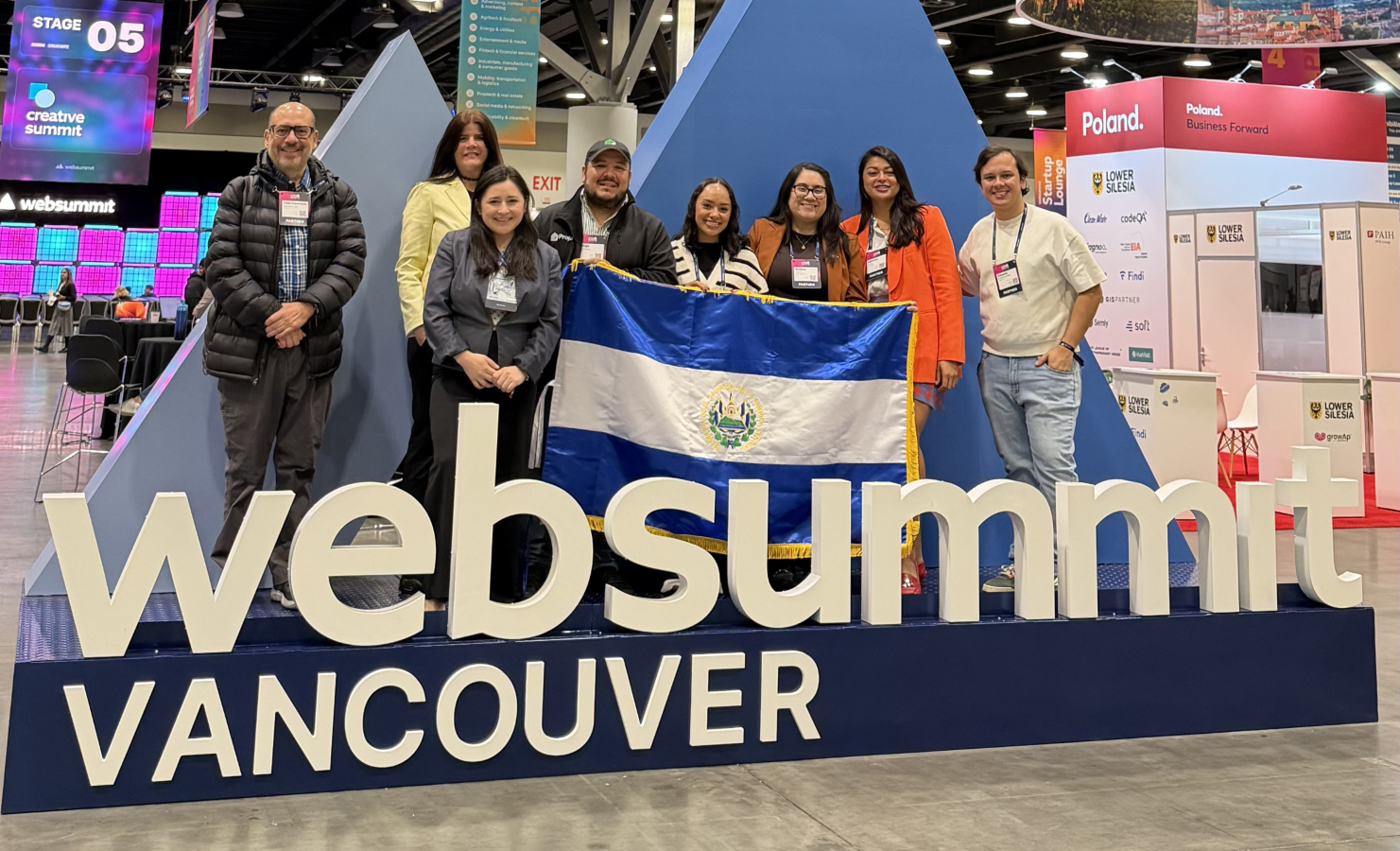 Empresas salvadoreñas destacan en la Web Summit 2026 en Canadá