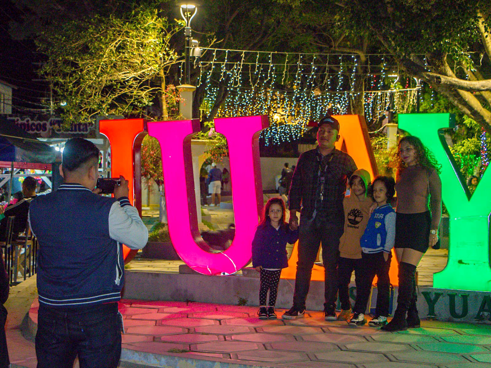 Instalan internet gratis en el parque central de Juayúa, Sonsonate