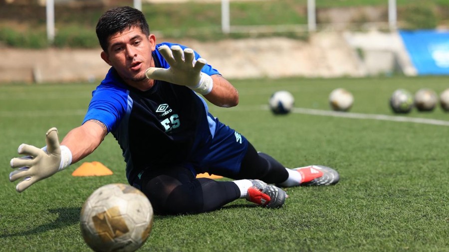 Mario González, portero de la Selecta, aprueba los amistosos internacionales