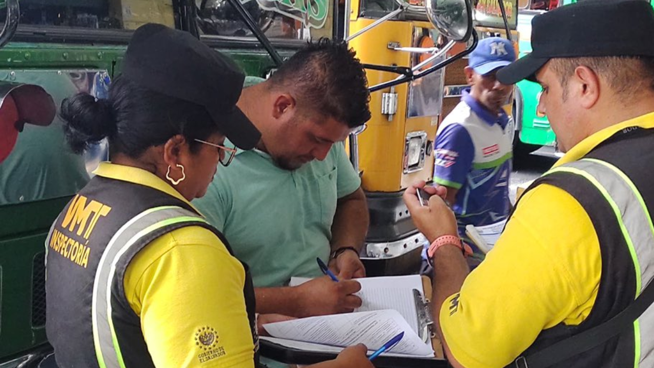 Viceministerio de Transporte sanciona a motorista de ruta 131 por incrementar el pasaje
