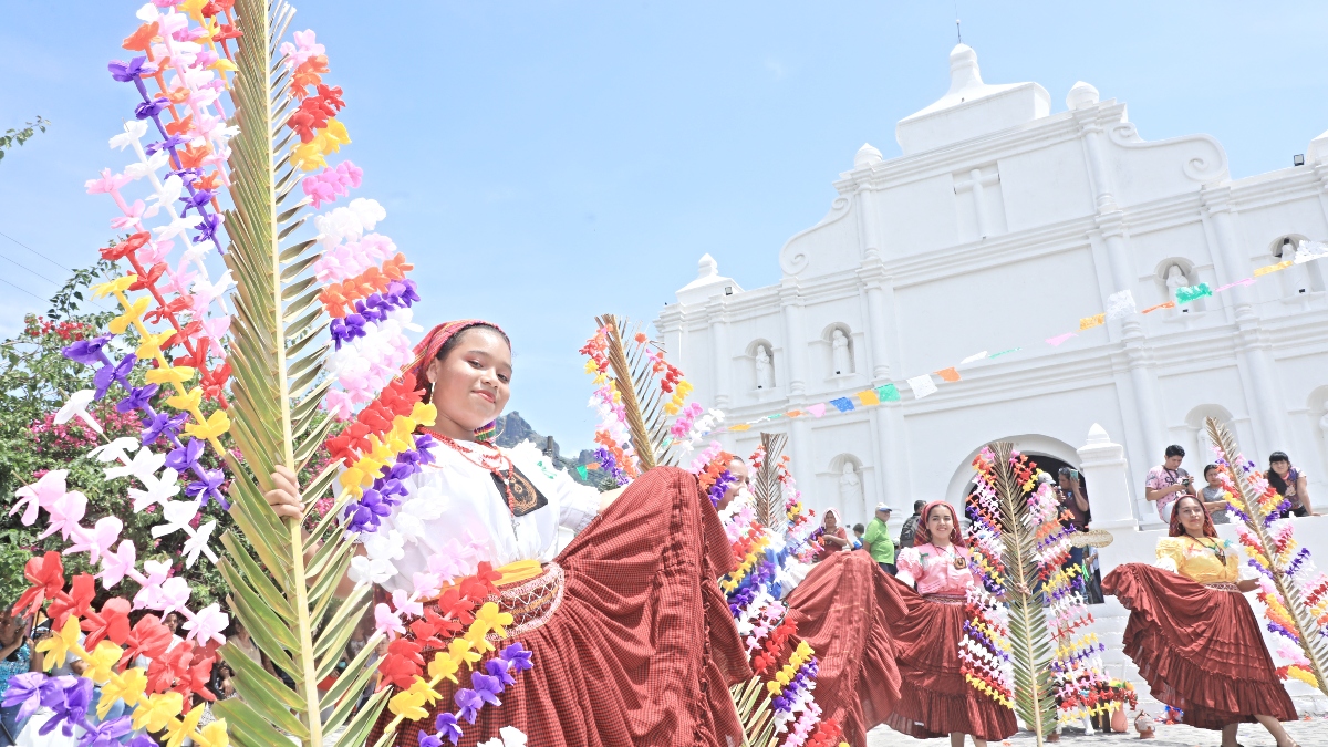 Panchimalco fomenta su cultura con Cofradía de las Flores y las Palmas