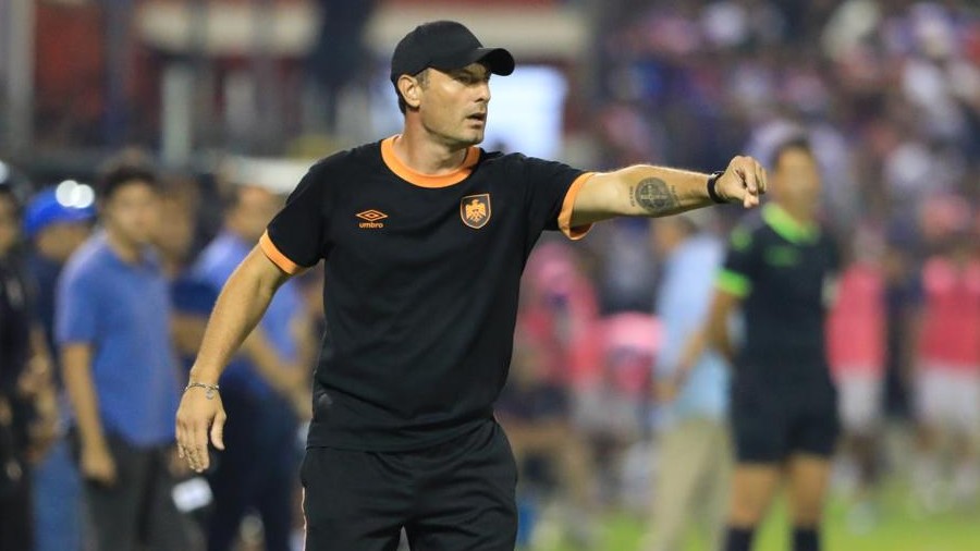 «El fútbol salvadoreño te da sorpresas», Santiago Davio, DT de Águila