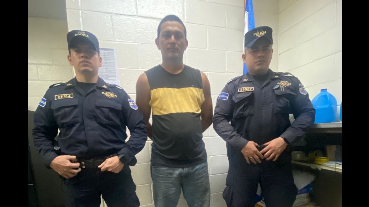 Capturan a traficante con $1,941 en marihuana