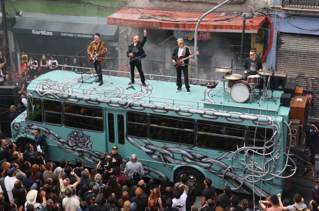 U2 sorprende al grabar nuevo video musical en el Centro Histórico de México