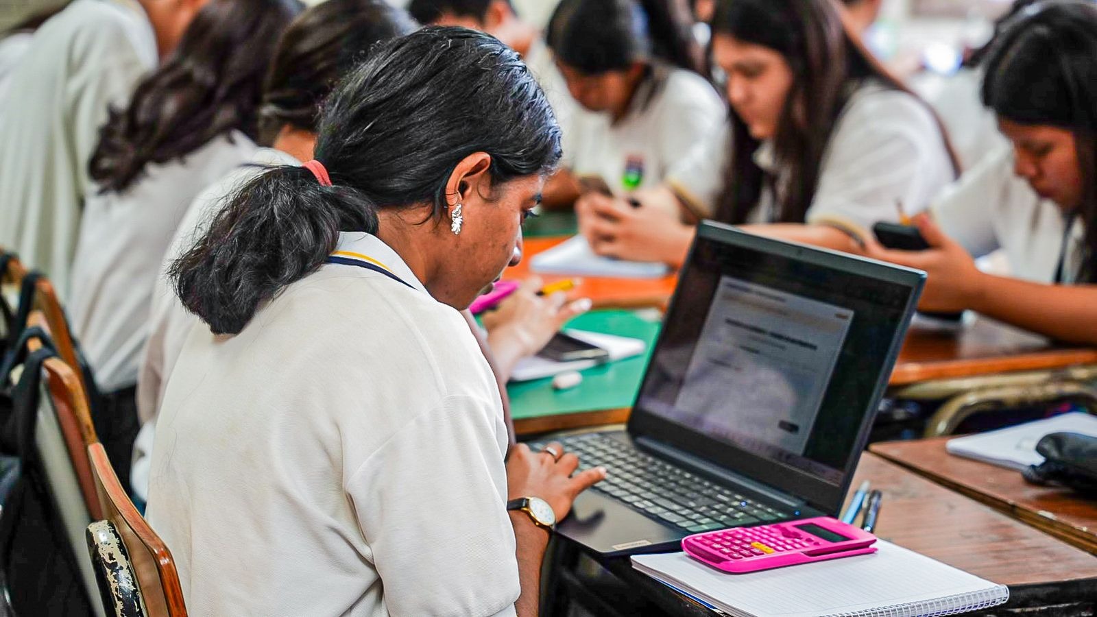 Más de 36,000 jóvenes participan en refuerzos académicos