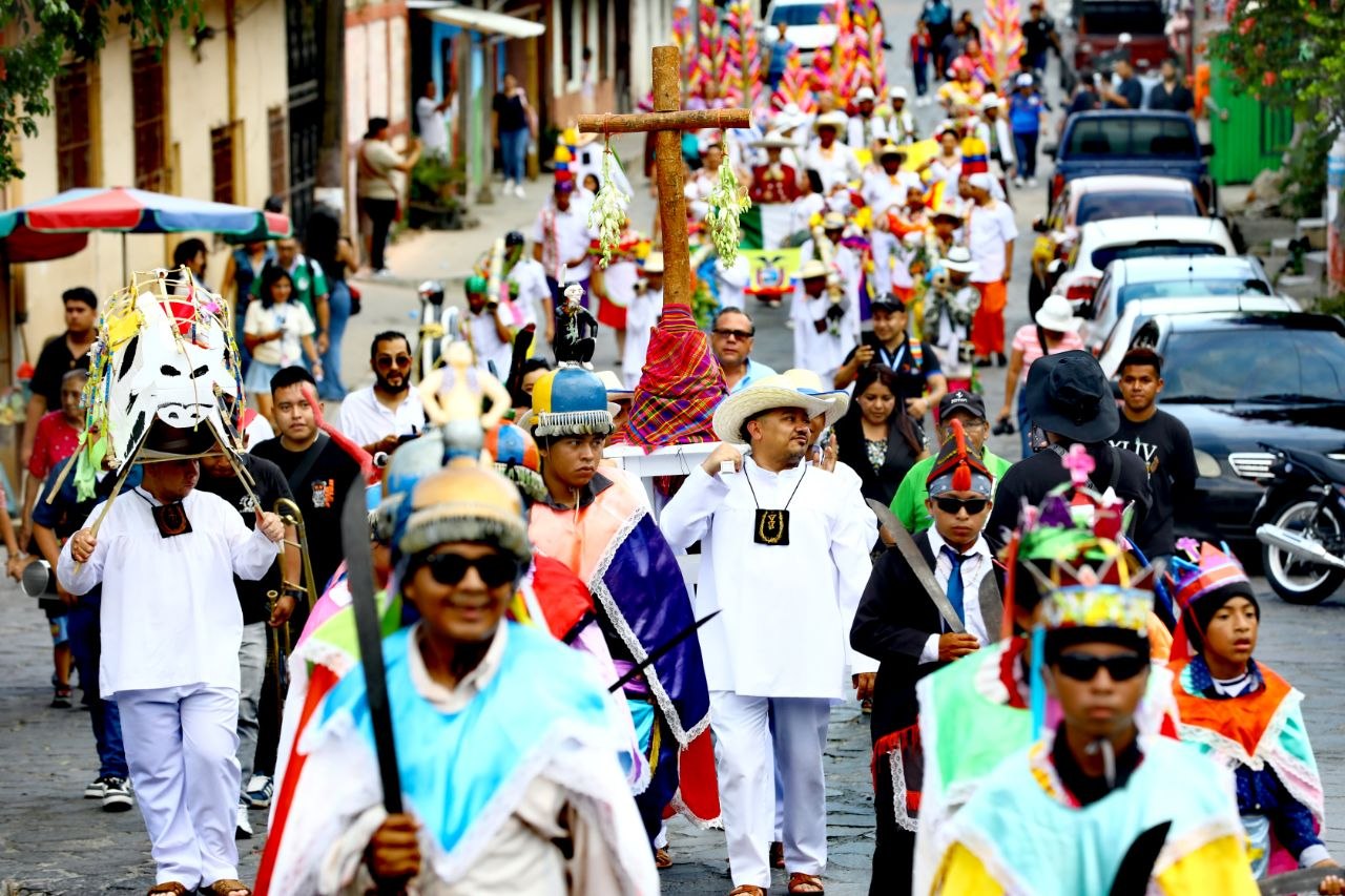 Día de la Cruz en Panchimalco, una vibrante mezcla de fe y tradición