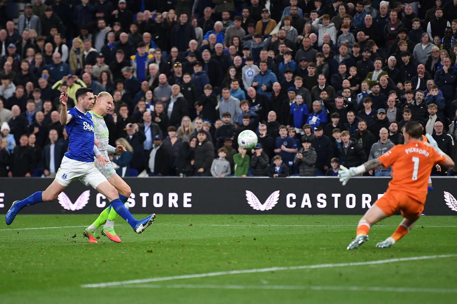 El City empata ante el Everton y Arsenal tiene la Premier en sus manos