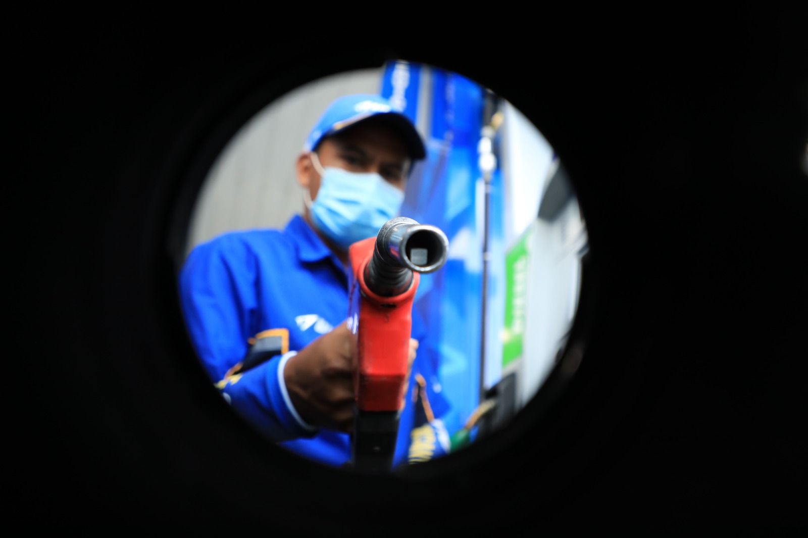 El Salvador sigue teniendo los precios más bajos de combustible en la región 