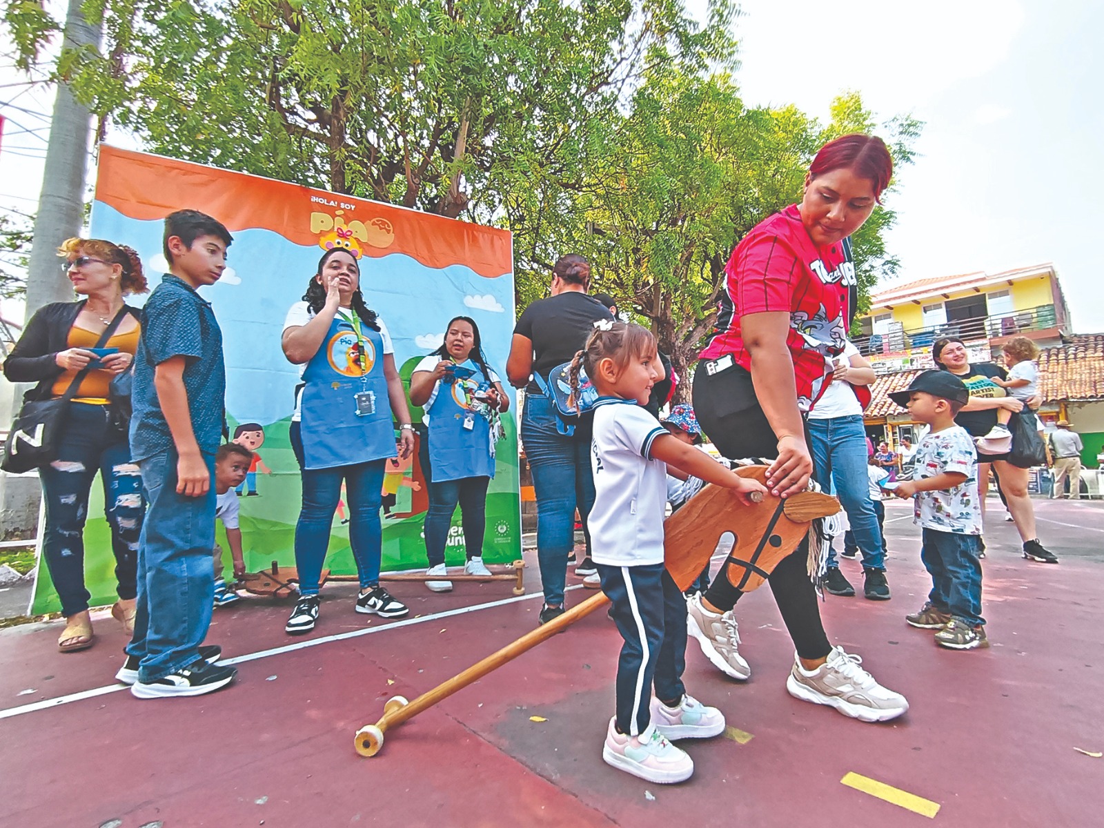 Familias de Jocoro disfrutan con el festival ¡A jugar con Lula!
