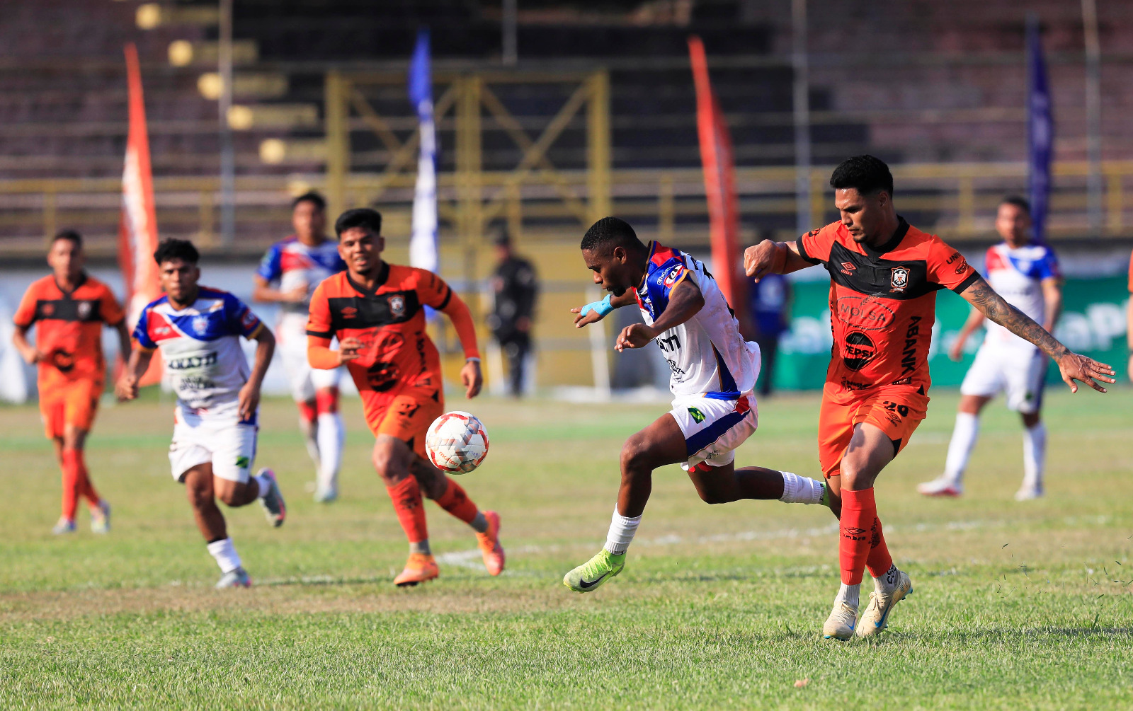 «Sabemos que el sábado va a ser peor que ahora»: Cristian Gil, delantero de Firpo