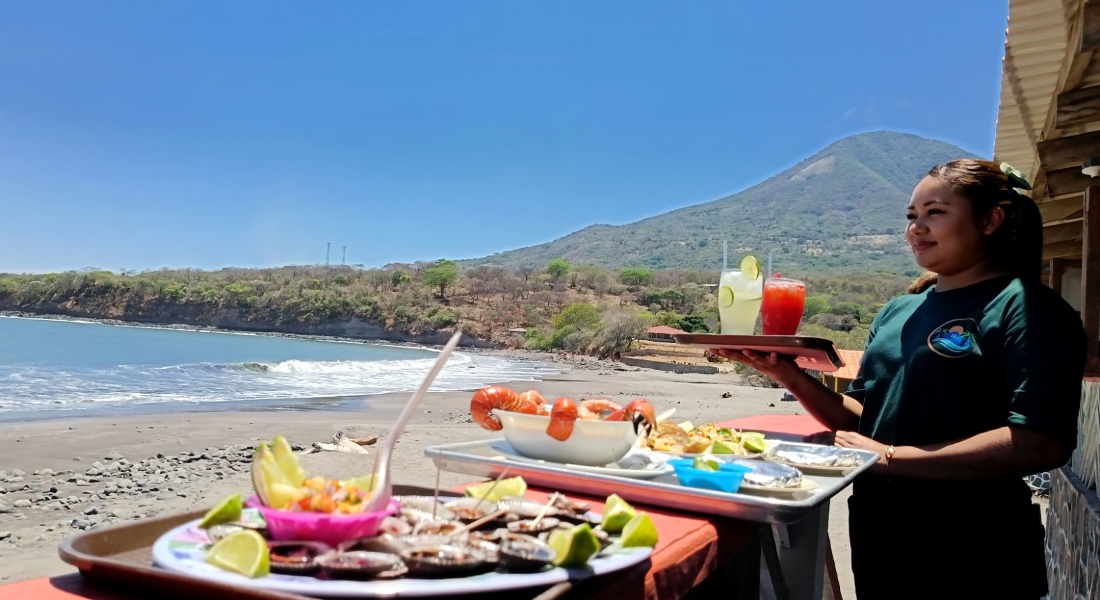 Salvadoreño en EE. UU. construye restaurante en la playa Chiquirín