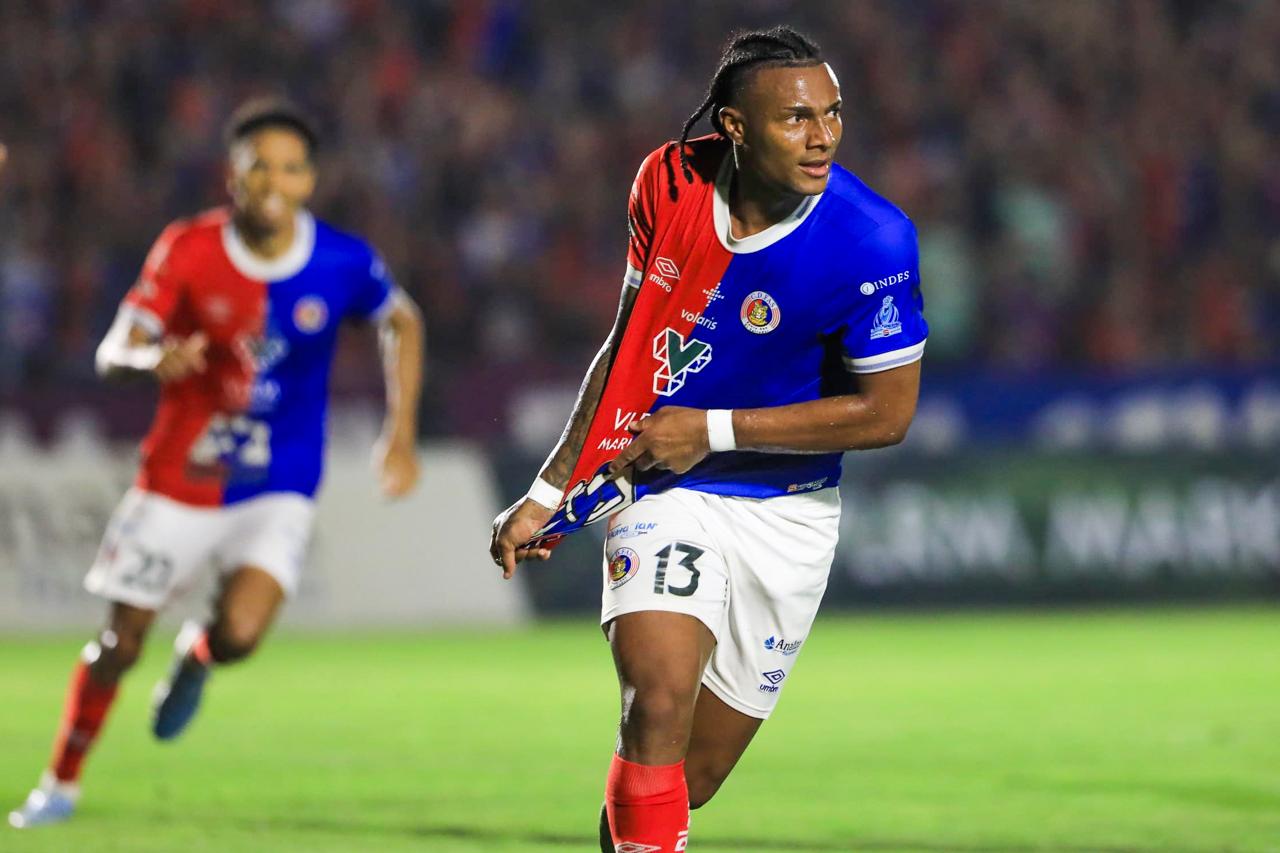 «Un Clásico Nacional en final muy pocas veces se ve en la historia»: Edgar Medrano, delantero de FAS