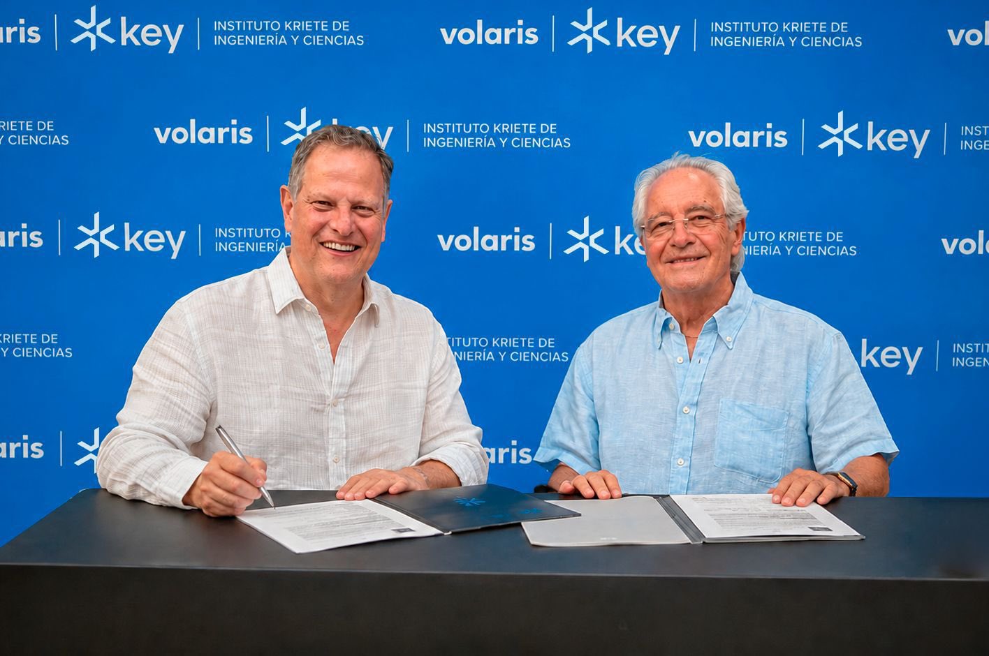 Volaris y Key Institute firmaron alianza de fortalecimiento académico