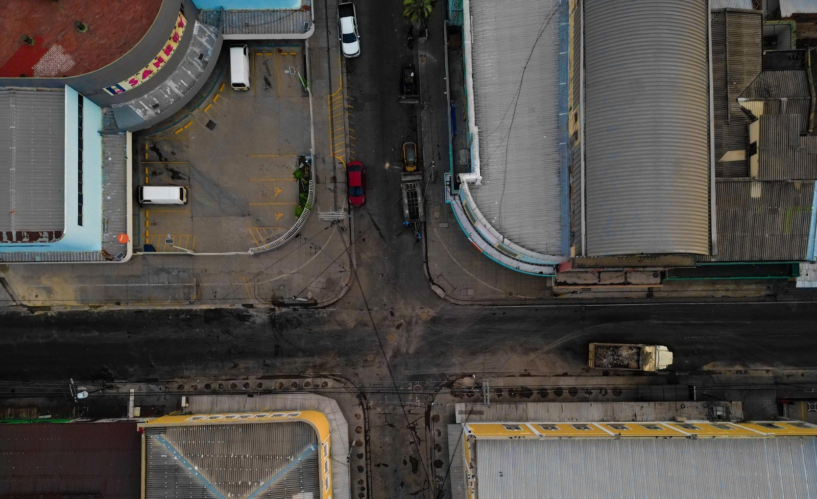 Desmontan más de 250 estructuras como parte del reordenamiento público en San Salvador