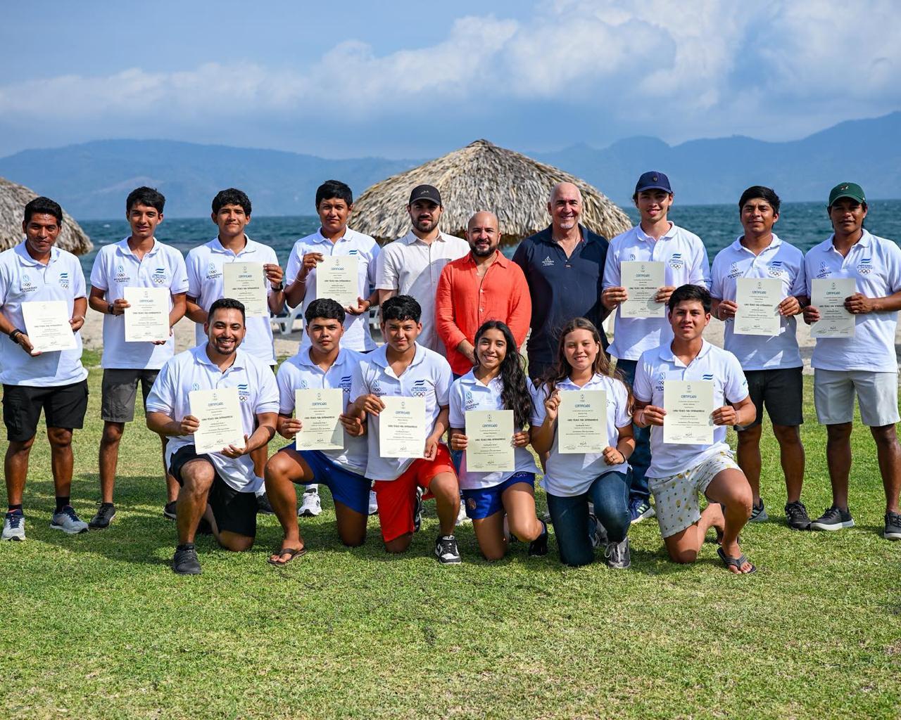 Vela realizó certificación internacional para entrenadores