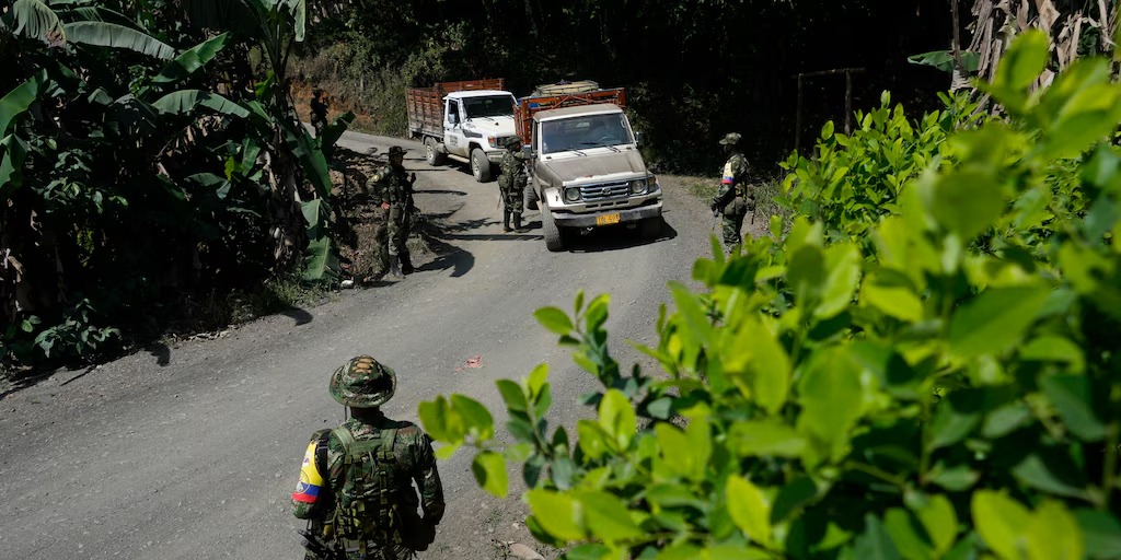 Enfrentamiento entre guerrillas deja 48 muertos en Colombia a días de las presidenciales