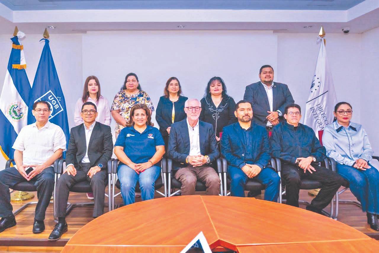La Dirección de Integración amplía convenio de becas con la UGB de San Miguel