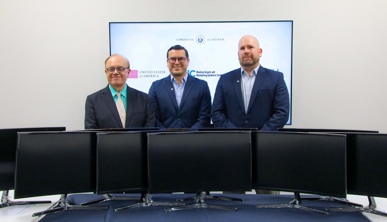 Doctor SV recibe donativo tecnológico por parte de la embajada Estados Unidos