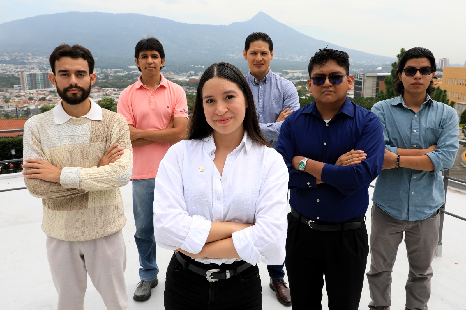 Ocho jóvenes salvadoreños viajarán becados a Suiza a formarse en bitcóin