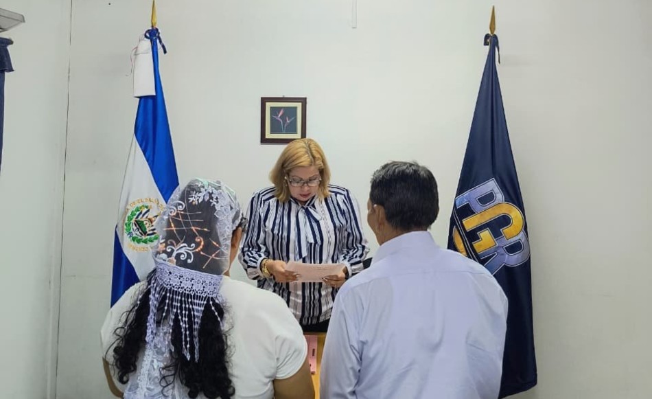 Más de 100 parejas dijeron «sí, acepto» en la PGR