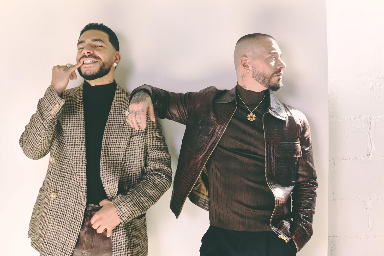 J Balvin y Ryan Castro presentan «OMERTA», un álbum inspirado en los códigos de Medellín