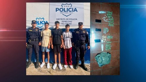 Policía captura a tres hombres por narcomenudeo en La Libertad
