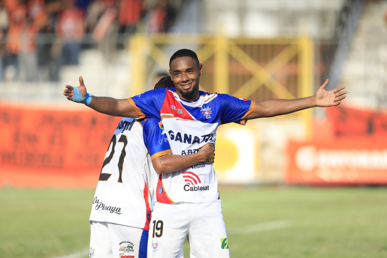El campeón Firpo coquetea con otra final tras vencer al Águila