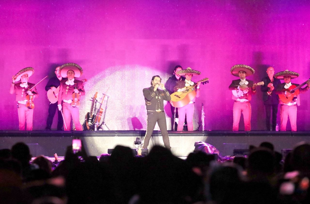 Alejandro Fernández revive el legado de su padre
