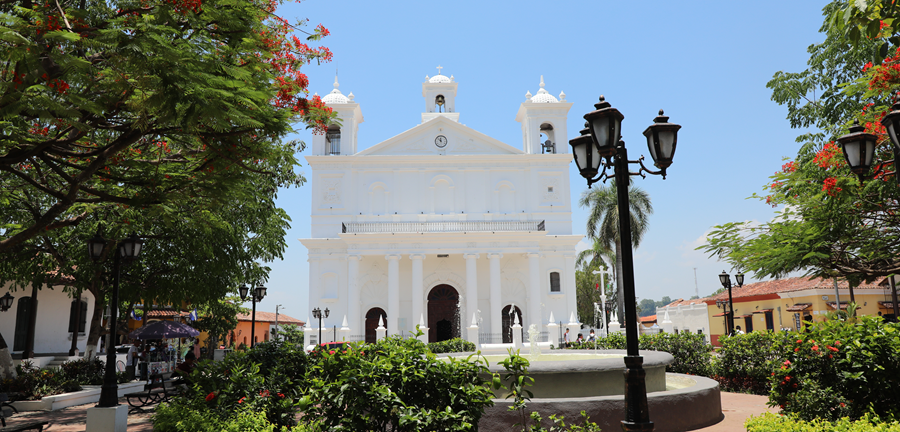 Suchitoto: historia, naturaleza y tradición colonial