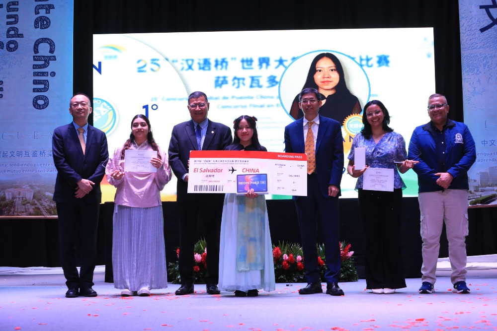 Jóvenes demuestran su talento y aprendizaje del idioma en concurso mundial Puente Chino