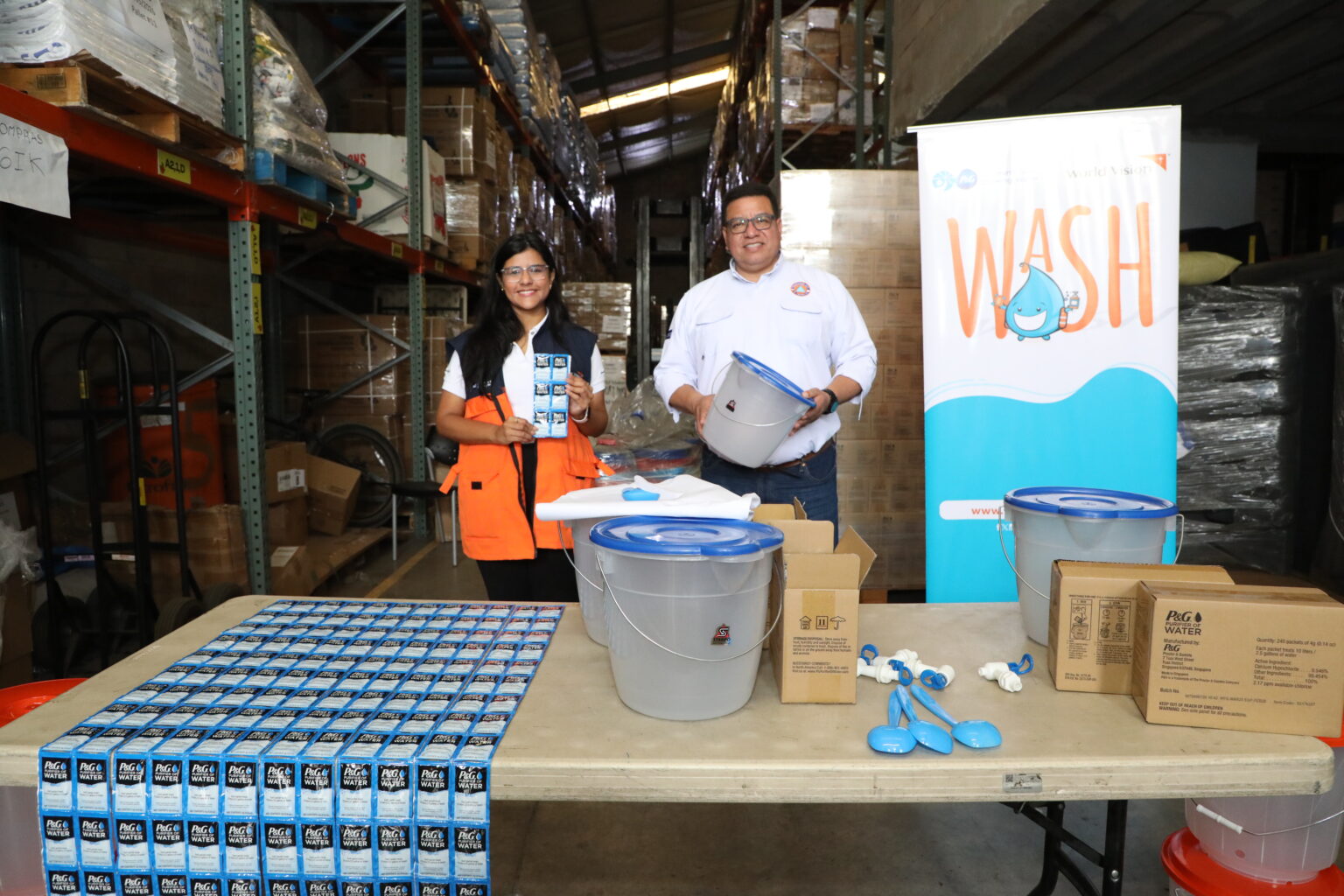 Protección Civil recibe donativo para garantizar agua potable durante emergencias