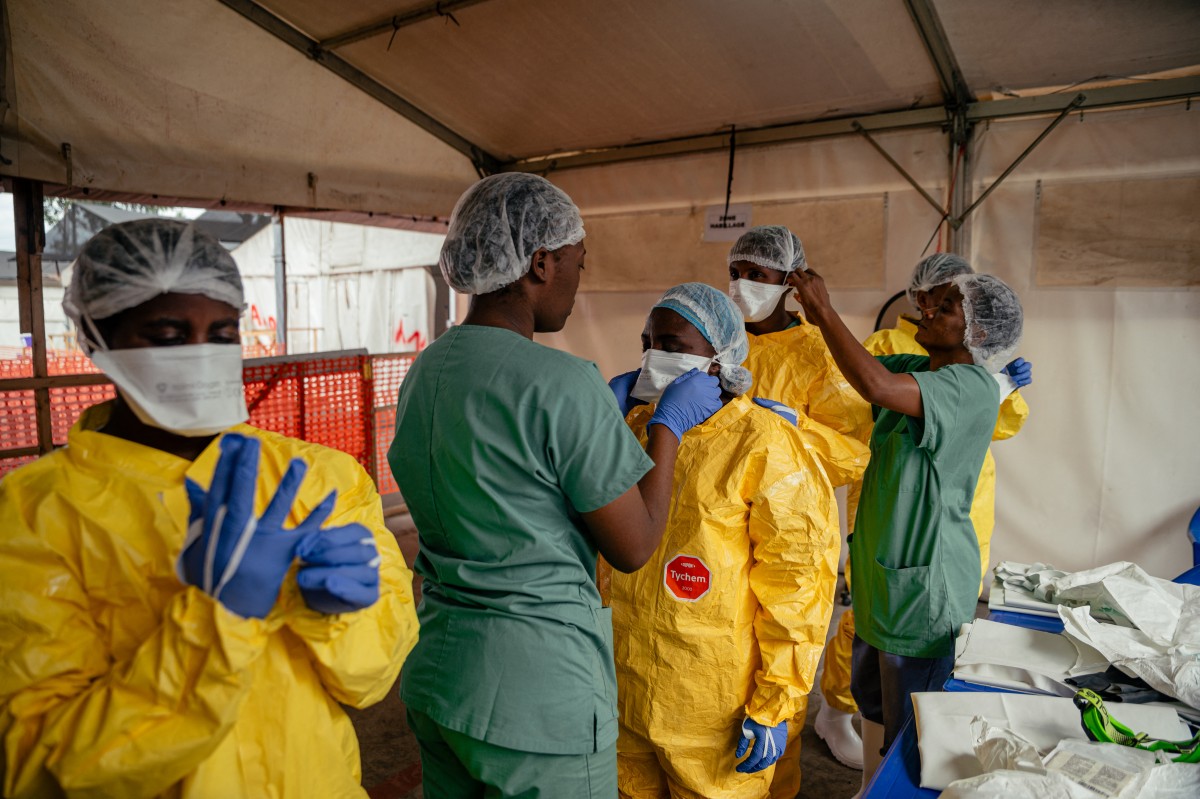 La OMS reduce drásticamente los casos sospechosos de ébola en África central